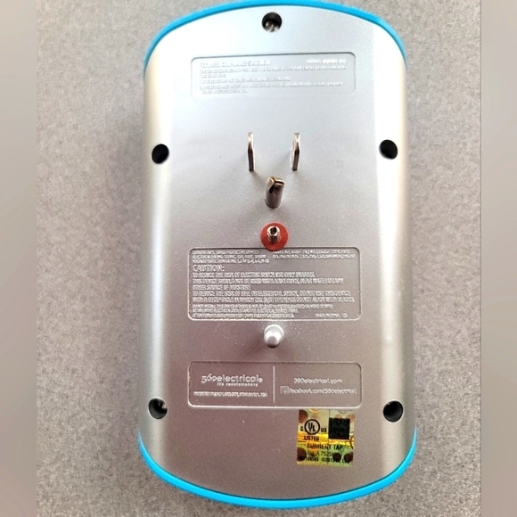 Surge Protector with 4 Rotating Outlets and 2 USB Ports‎ Revolve - Picture 2 of 7